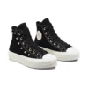 Baskets montantes Chuck Taylor All Star à semelle compensée en daim cloutées « Noir »