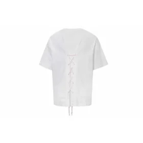 Manches courtes avec motif en dentelle dans le dos