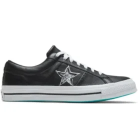 One Star Graffiti Black White « Black White »