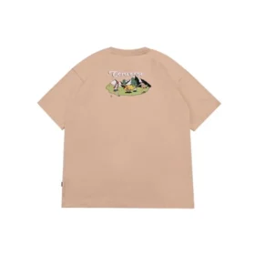 T-shirt graphique outdoor, tailles asiatiques « Oat Milk »