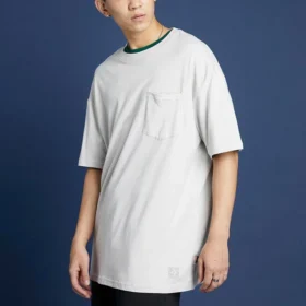 T-shirt oversize à col rond et poche Renew, tailles asiatiques « Beige »