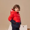 Veste en duvet à capuche doublée en polaire avec logo, tailles asiatiques « Rouge Noir »